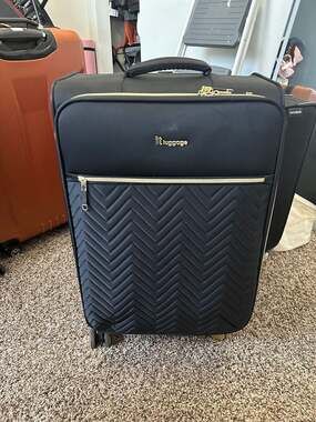 it luggage Black Chevron Quilted medium Suitcase